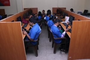 TELECALLERS Working in Tata Indicom Call Centre 1